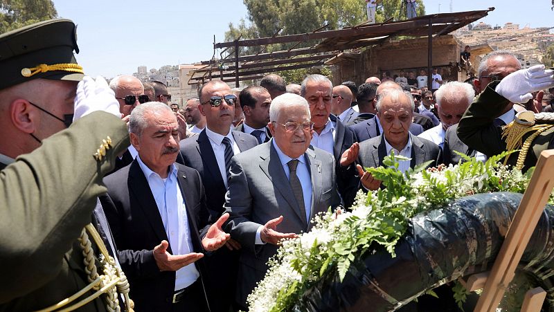 El presidente palestino visita Yenín una semana después de la operación israelí, con su popularidad en plena caída