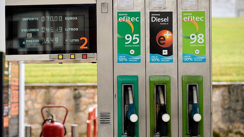 Los carburantes suben ligeramente: el litro de gasolina cuesta un 0,12% más y el del diésel se incrementa un 0,14%