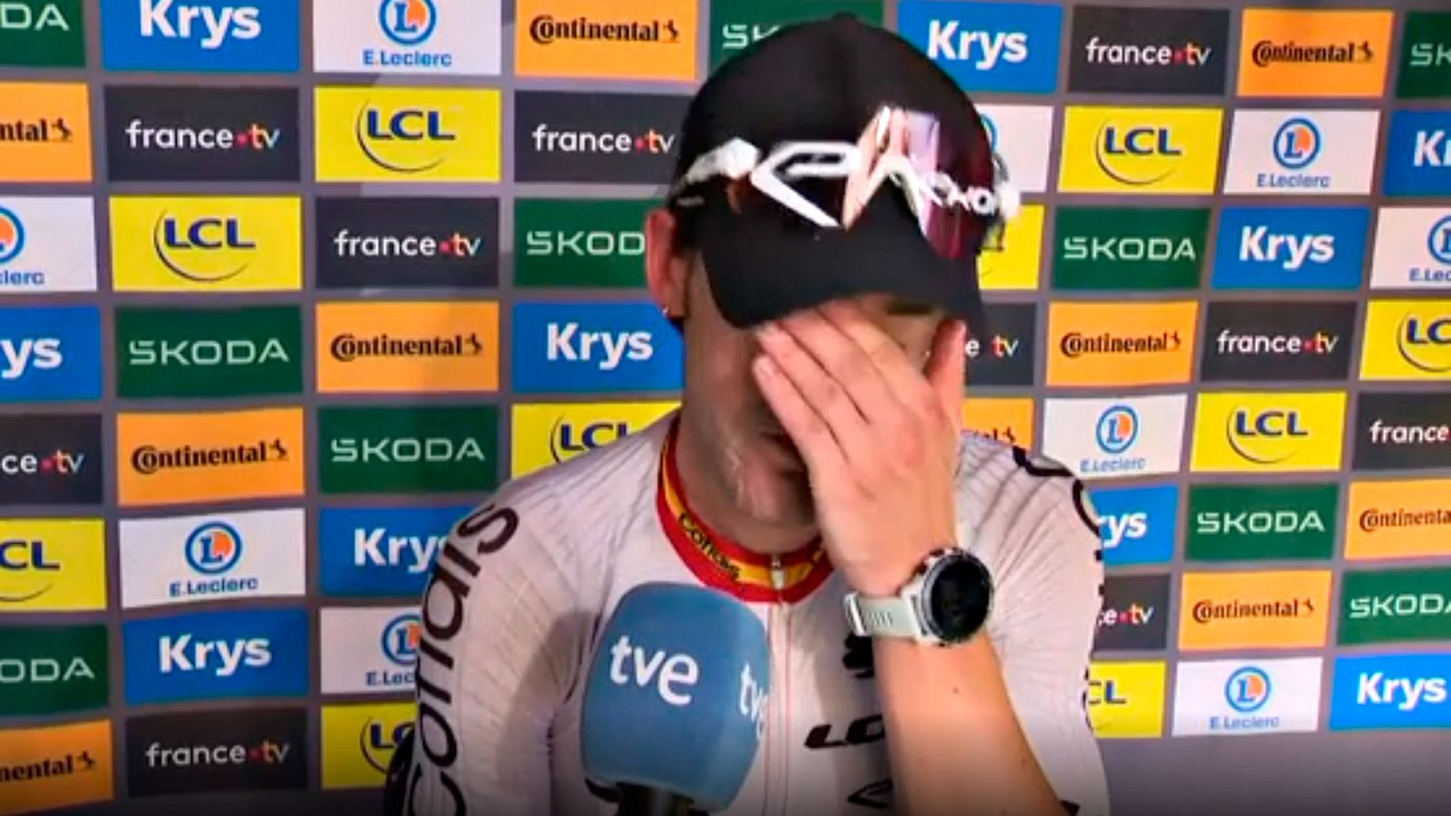 Un emocionado Ion Izagirre dedica la etapa del Tour a su hija: "Es su cumpleaños y son muchos días fuera de casa" -- Ver ahora
