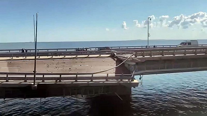 Dos muertos en un ataque ucraniano con drones marinos en el puente de Crimea