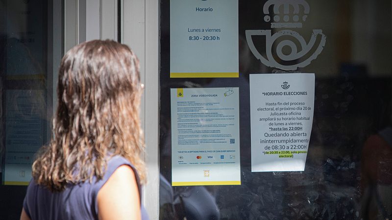 Correos ya ha entregado el 98,2% de los votos por correo solicitados y rechaza las "insinuaciones" sobre su labor
