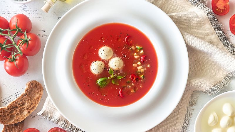 Gazpacho, vichyssoise... 5 ideas de sopas frías para combatir el calor del verano