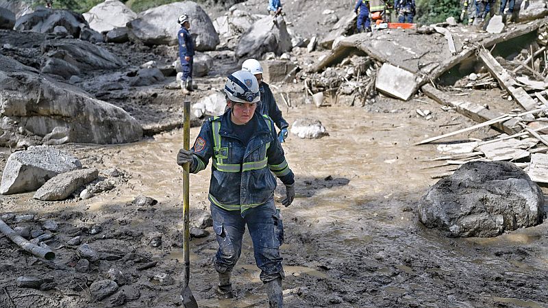 Al menos 14 muertos por una avalancha de barro y agua en el centro de Colombia