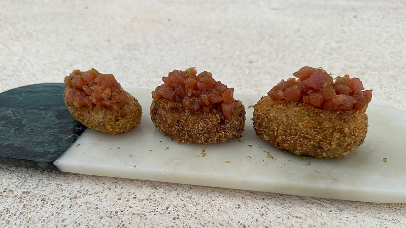 Receta de María Lo: croquetas de carrillera de cerdo con tartar de atún