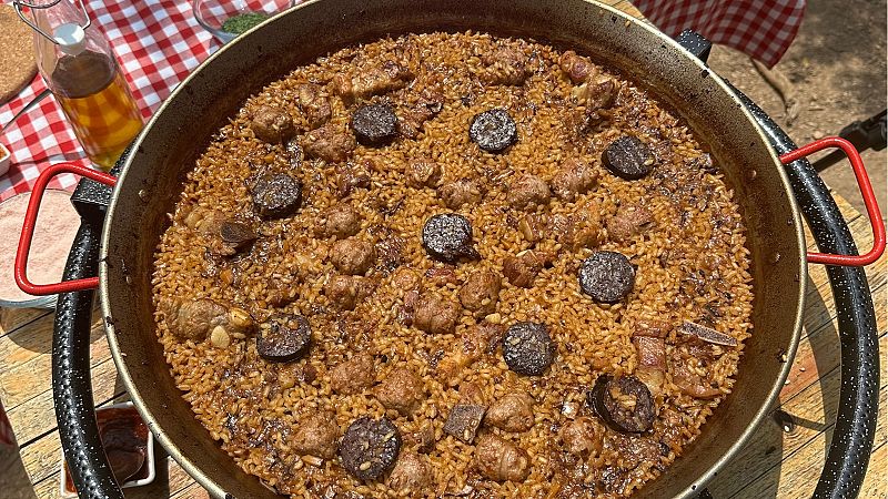 Receta de Mara Lo: arroz con costilla de cerdo, butifarra y morcilla y sangra casera