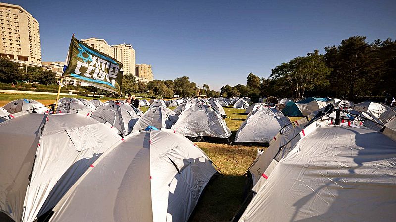 El Parlamento de Israel debate la reforma judicial frente a miles de manifestantes acampados