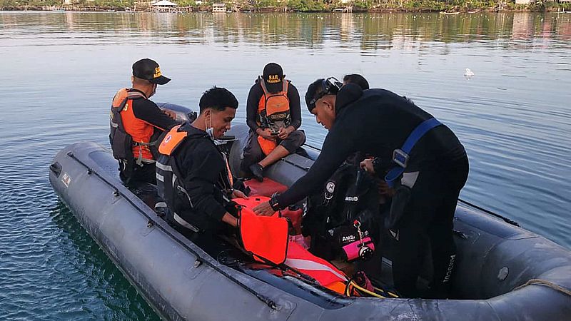 Al menos 15 muertos y 19 desaparecidos tras el naufragio de un ferry en Indonesia