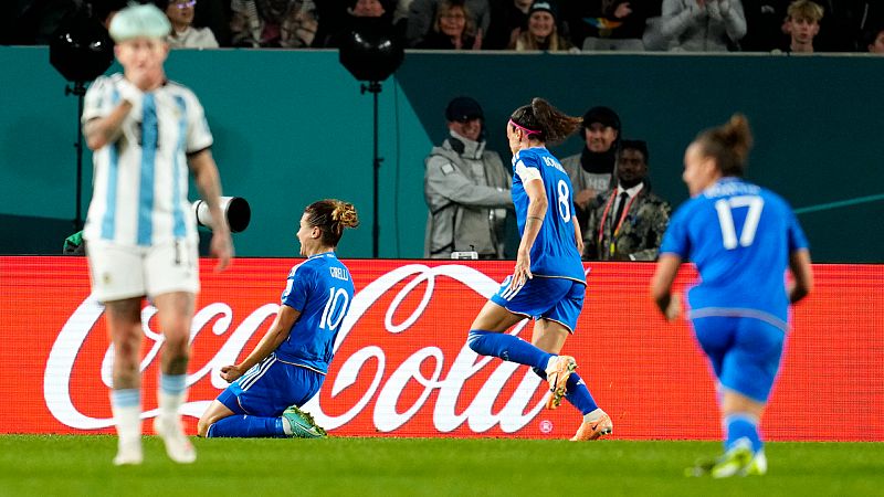 El ejercicio de resistencia de Argentina claudica ante el golazo de Girelli para Italia a cinco minutos del final