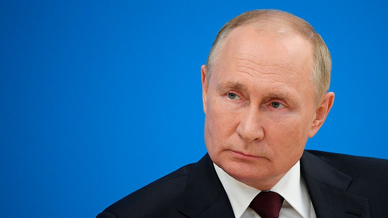 Putin firma la ley que prohíbe el cambio de sexo por vía médica y en documentos oficiales