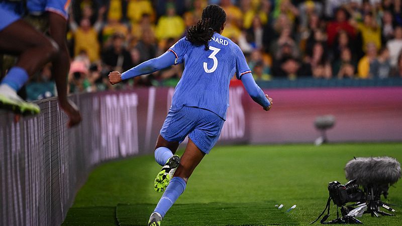 Francia se mete de cabeza en la lucha por el primer puesto tras vencer a Brasil