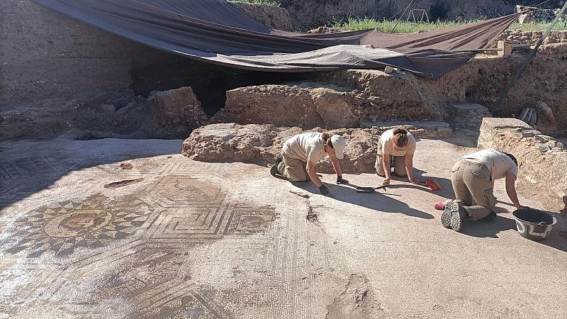 Las excavaciones en Huerta de Otero en Mérida descubren un mosaico completo, una calzada y varias habitaciones