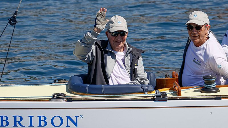 Juan Carlos I abandona España "muy contento" tras cinco días en Sanxenxo y afirma que volverá "pronto"