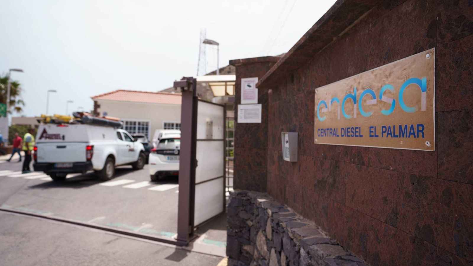 Los vecinos de La Gomera intentan adaptarse a los cortes de luz