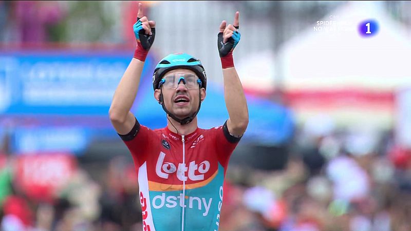 Kron gana en Montjuic en otra etapa de la Vuelta marcada por la lluvia y la protesta de los corredores