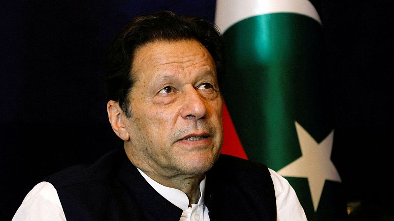 Un tribunal de Pakistán condena al ex primer ministro Imran Khan a tres años de prisión por corrupción