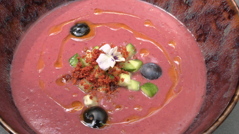 Receta de gazpacho de arándanos: un 10 para el verano