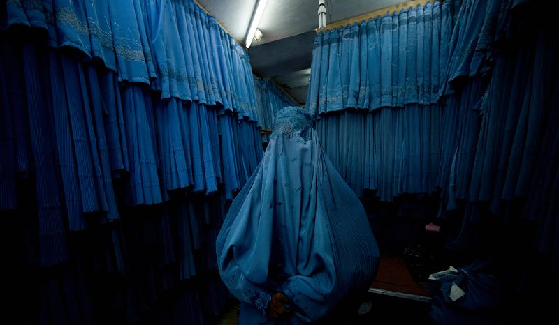 Las viudas en Afganistán, bajo el yugo talibán: "Me siento una miserable, creen que no debemos existir"