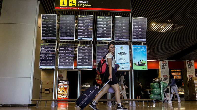 Tras la batalla entre la UE y las aerolíneas por el equipaje de mano, así  se quedan las tarifas y los tamaños para este 2024