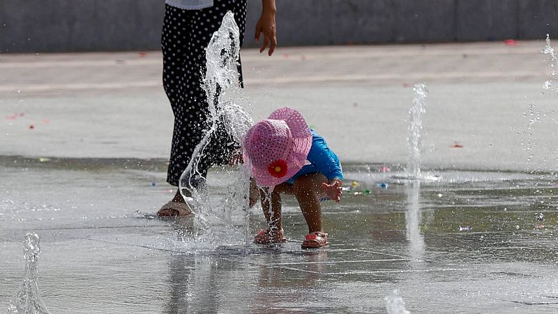La ola de calor llega a su pico con temperaturas asfixiantes de 44 grados en Sevilla y más de 40 en varias localidades