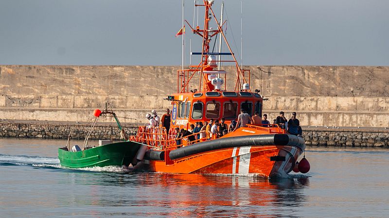 Una décima patera rescatada en Fuerteventura eleva a 495 los migrantes llegados al archipiélago en 24 horas