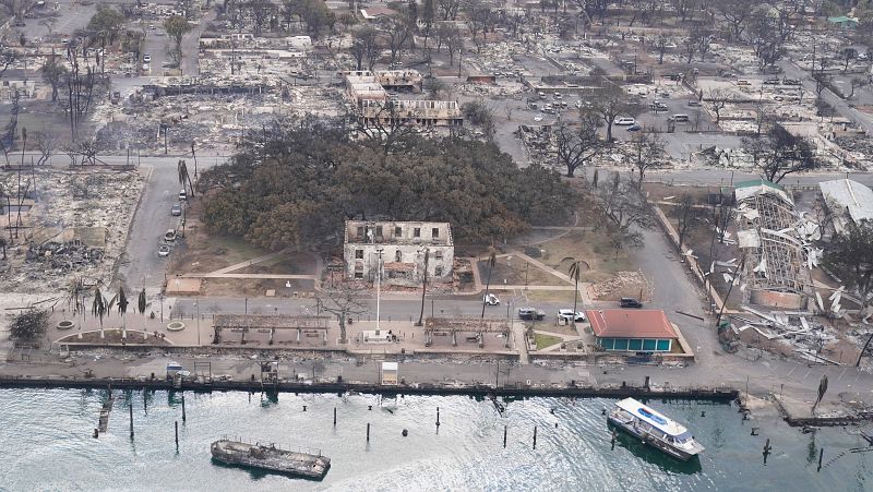 Los incendios de Hawái dejan al menos 55 muertos mientras continúa la recuperación de cádaveres