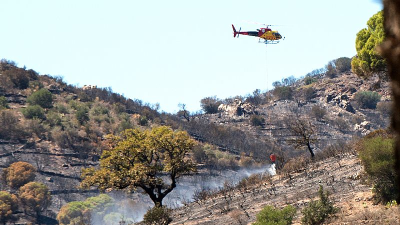 La lucha contra el fuego desde el aire: "El riesgo es muy alto, volamos a baja altura"