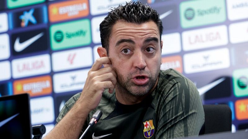 Xavi Hernández confirma que Vítor Roque no se incorporará hasta enero