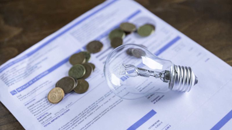 El precio de la luz bajará este domingo un 25,8 %, hasta los 72,82 euros/MWh