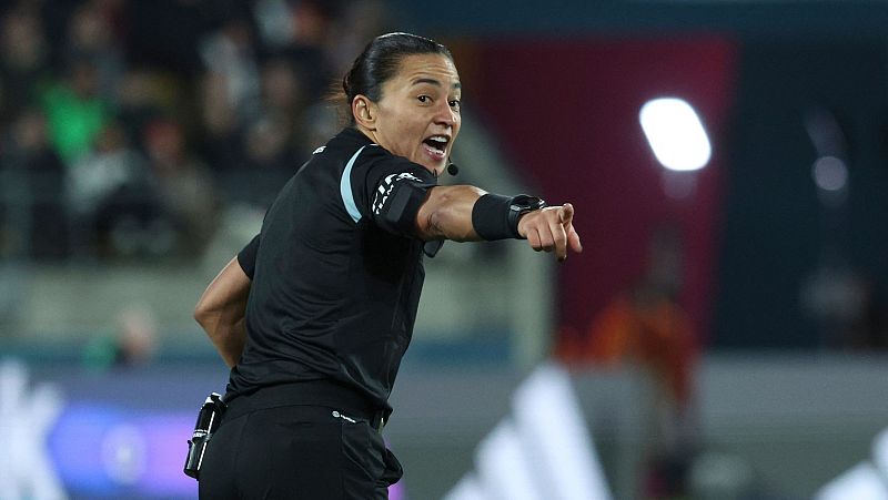 La brasile�a Edina Alves arbitrar� el Espa�a-Suecia de semifinales del Mundial