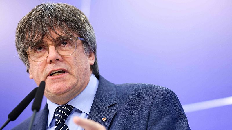 Puigdemont pide no negociar la investidura "a través de declaraciones públicas" y advierte: "Llegan días decisivos"