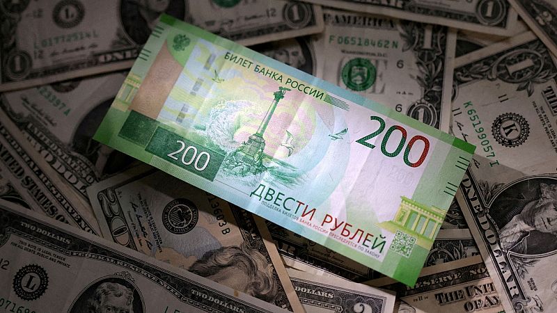 El Banco de Rusia eleva el tipo de interés hasta el 12 % para frenar la depreciación del rublo