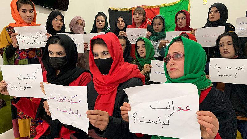 La ONU pide a los talibanes devolver a las mujeres y niñas afganas su "dignidad" y sus "derechos"