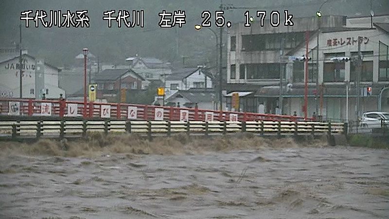 El tifón Lan paraliza el tráfico aéreo de Japón y deja miles de evacuados al oeste