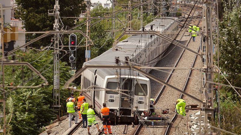 El descarrilamiento de un convoy sin pasajeros en Sitges afecta a una cuarentena de trenes en Cataluña
