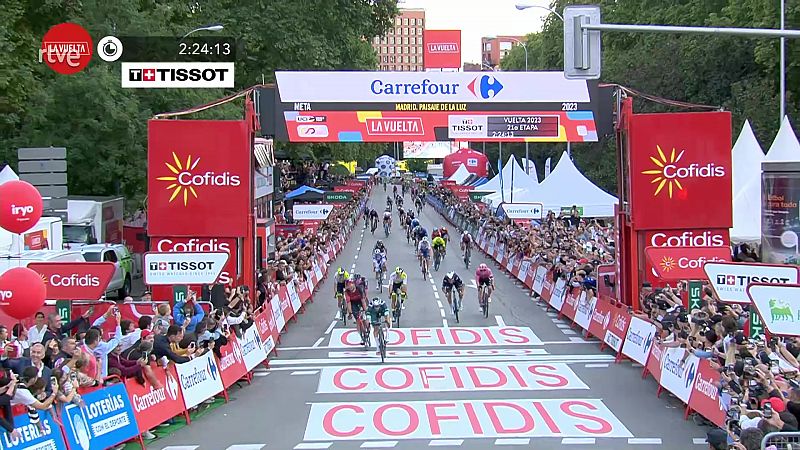 Sepp Kuss gana la Vuelta 2023 y Groves vence al 'sprint' en una frentica batalla en Madrid