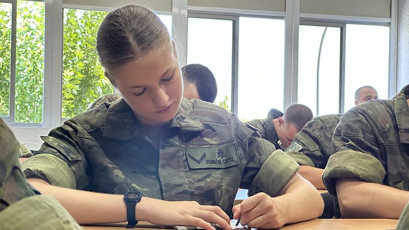 Las imágenes del primer día de la princesa Leonor en la Academia General Militar de Zaragoza