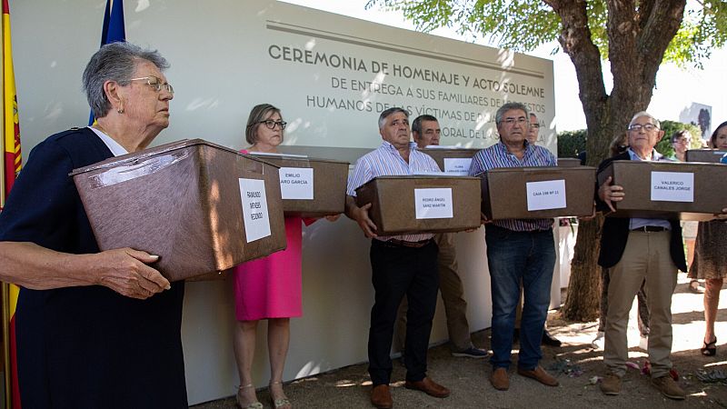 Pajares de Adaja, en vila, recibe los restos las primeras vctimas exhumadas del Valle de los Cados