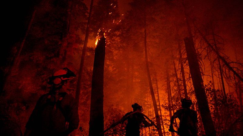 Los incendios obligan a más de 35.000 personas a huir de sus hogares en el oeste de Canadá