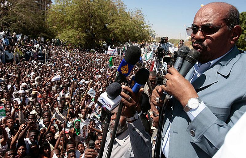 Bachir dice en Darfur que Occidente suspendería su detención a cambio del regreso de las ONG