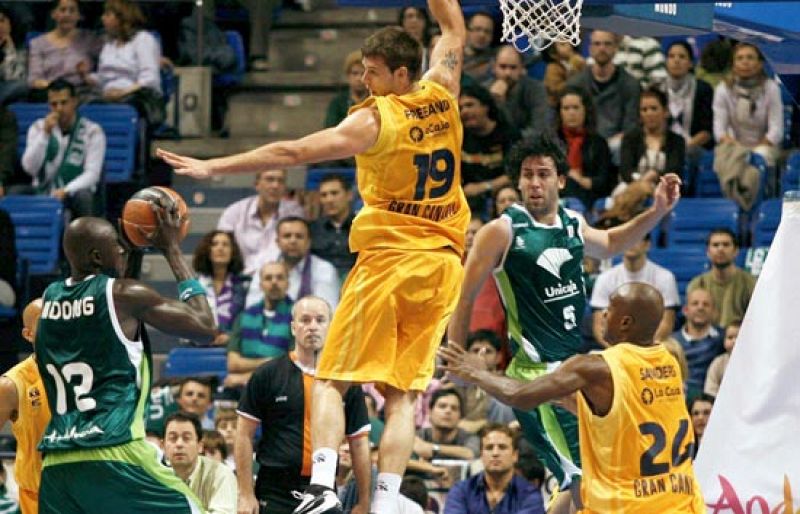 El Unicaja se coloca cuarto