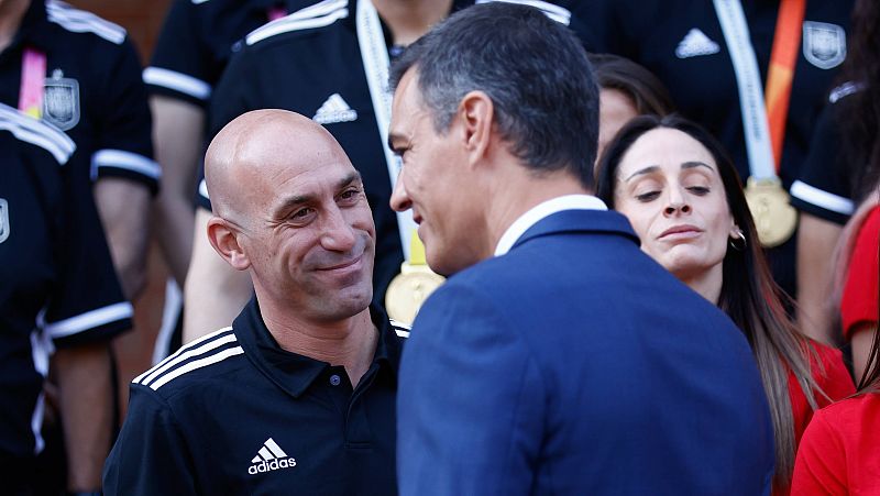 Sánchez ve "insuficientes e inadecuadas" las disculpas de Rubiales tras besar a una jugadora y le pide dar más "pasos"