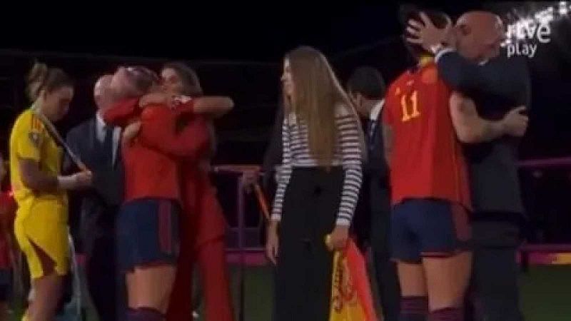 Sumar denuncia a Rubiales ante el CSD por su beso en la boca a Jennifer Hermoso tras la final del Mundial