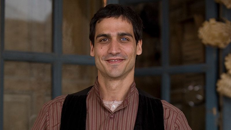 Raúl Prieto, de 'La señora' a '4 estrellas': así son sus dos personajes