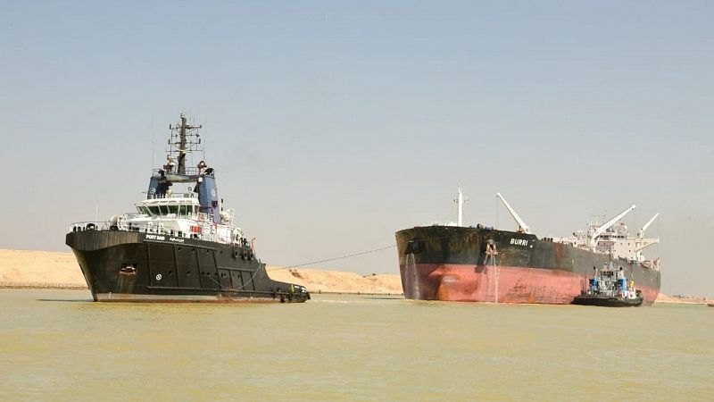 Un choque "ligero" entre un buque cisterna y un petrolero cierra de nuevo, por unas horas, el canal de Suez