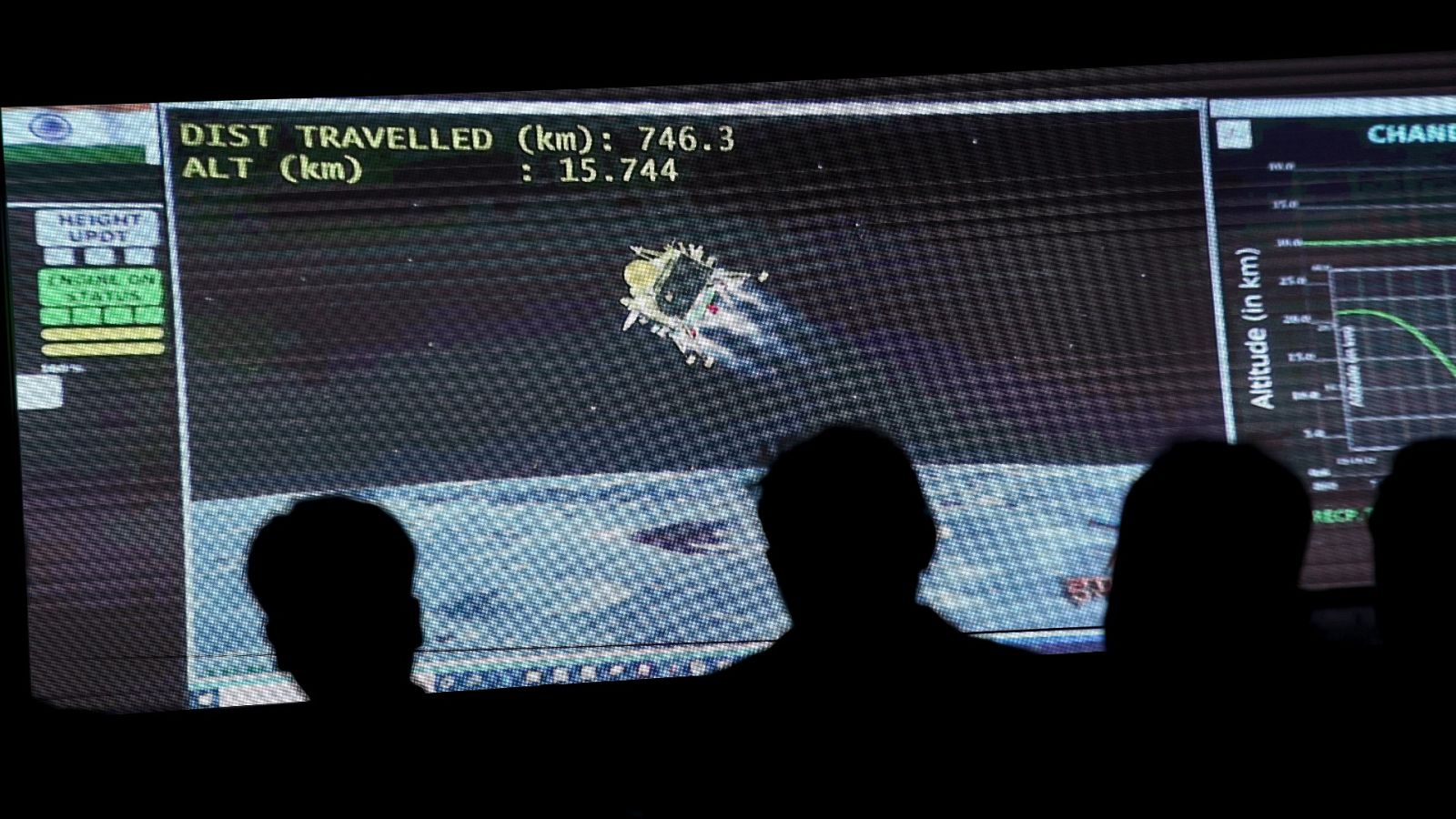 Tras una compleja maniobra, la misión espacial de la India Chandrayaan-3 ha alunizado con éxito en el polo sur de la Luna, nunca antes explorada.