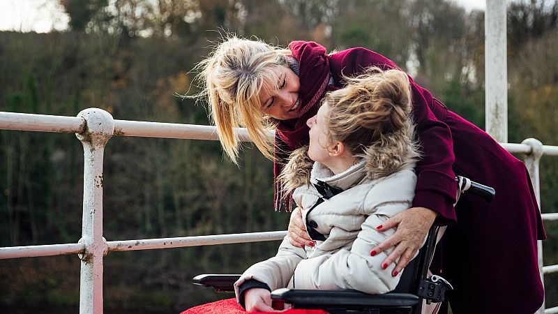 Una mujer con parálisis recupera el habla gracias a unos implantes cerebrales y un avatar digital