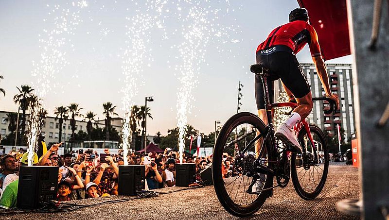 El Covid-19 y la amenaza de lluvia condicionan el comienzo de la Vuelta en Barcelona