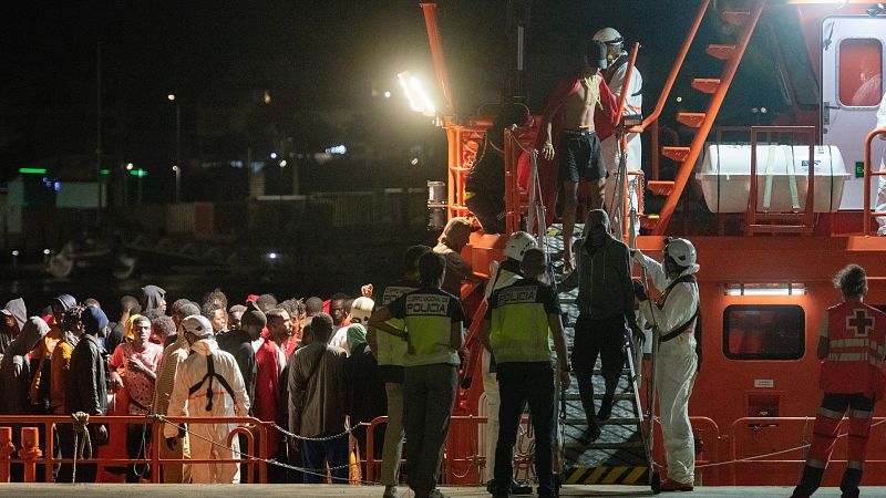 Salvamento Marítimo rescata a 408 migrantes de cinco embarcaciones que trataban de llegar a Canarias
