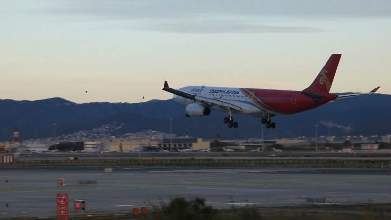 L'aeroport del Prat estrena el nou vol directe a Shenzhen, al sud de la Xina