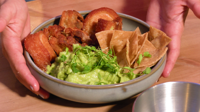 Da Mundial de los Nachos: acompalos con la receta del autntico guacamole mexicano